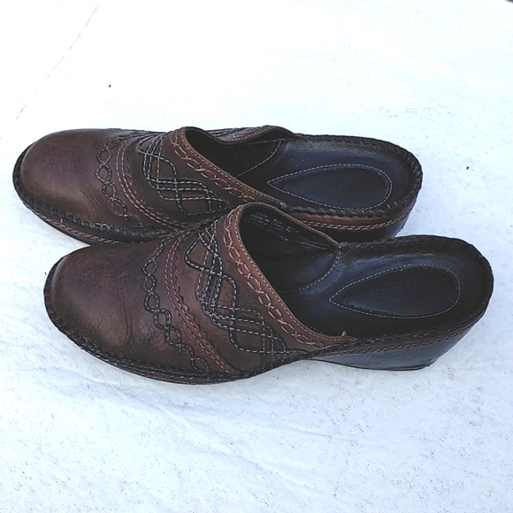Ladies leather clogs,brown,decorative stitching,Clark's Artisan Collection, 8.5 - Picture 3 of 10